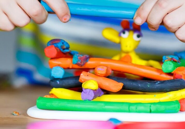Vyhrajte chytrou a oblíbenou plastelínu Play-Doh! Máme výherce!>