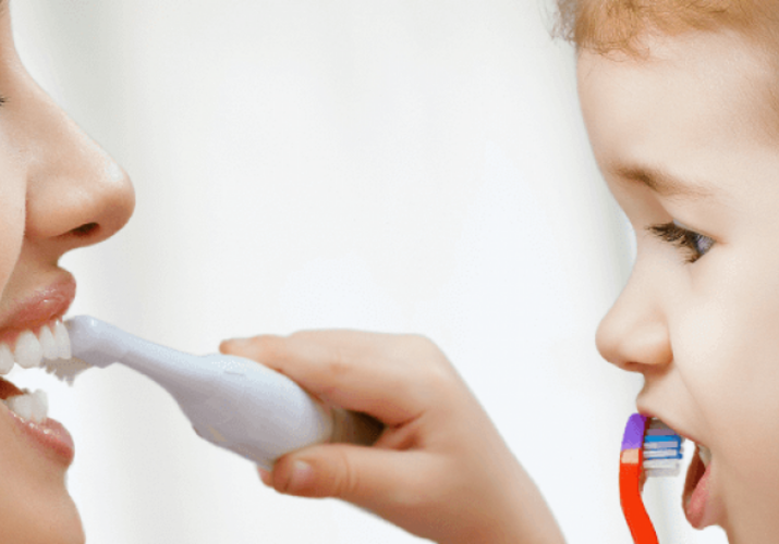 12 zvedavých otázok o zuboch:  Smie dieťa používať ústnu vodu?>
