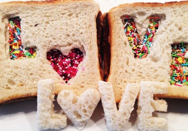 Toast LOVE>