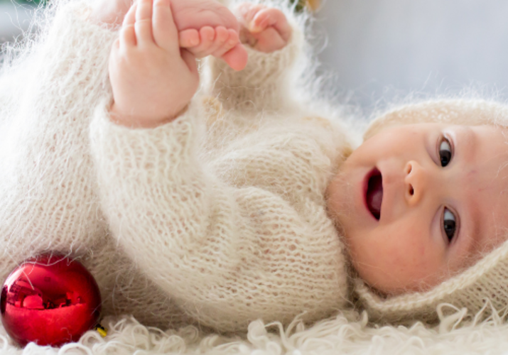 7 tipov, ako si urobiť nezabudnuteľné prvé Vianoce s bábätkom!>