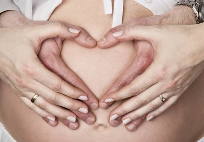 7 mýtů a faktů v péči o pleť během těhotenství>