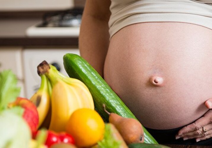 Kterým jídlům se vyhnout v těhotenství?>