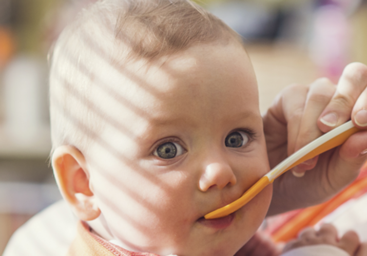 Jak se vyhnout potravinové alergii u vašeho miminka?>