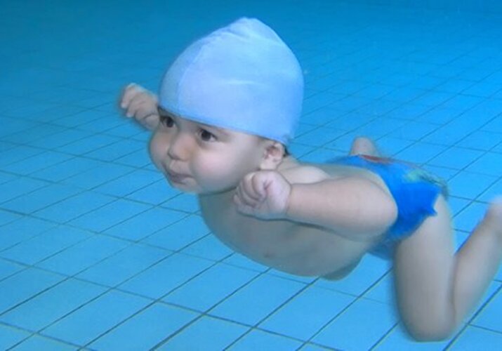 Dojčenské plávanie? Má svoje klady aj zápory>