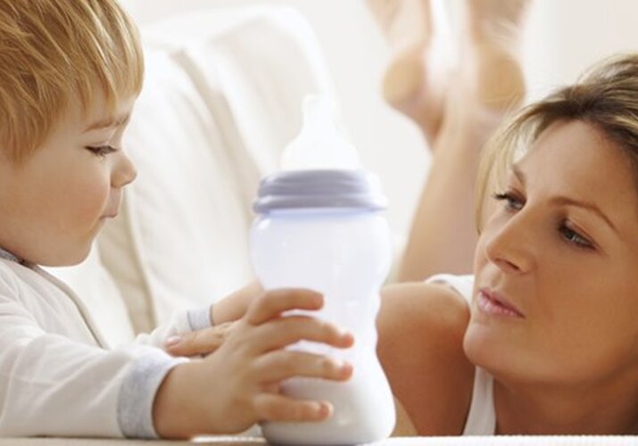 Sprievodca dojčenským mliekom: Koľko a ako často>