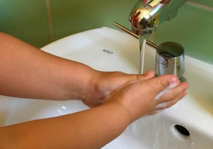 Ako naučiť detičky umývať si ruky?>