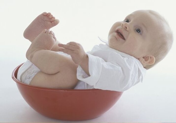 Aké sú vhodné polohy pre odgrgnutie kojenca?>