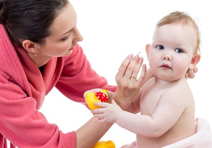 Ako sa starať o detský nos, ušká a nechtíky?>