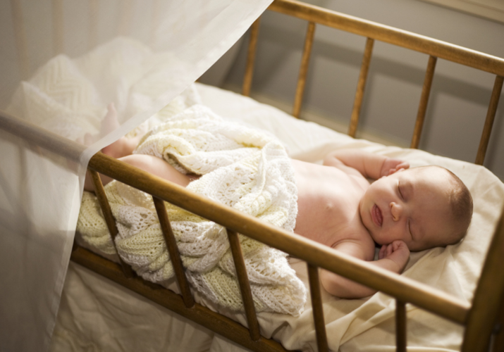 Jak vybrat vhodnou matraci pro miminko do postýlky