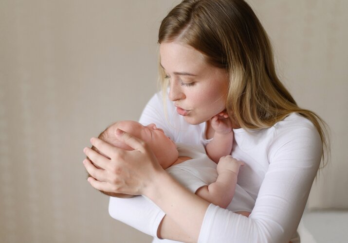 Víte, co je reflux u miminka, jak se projevuje a jak ho léčit?