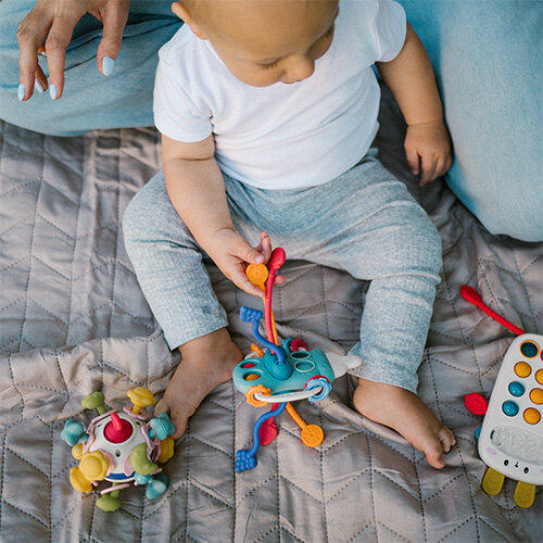 BABYONO Hračka senzorická s kousátkem Star ball 0m+