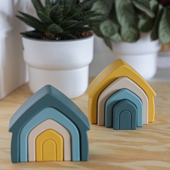 PETITE&MARS Hračka silikonová skládací  House Intense Ochre 12m+