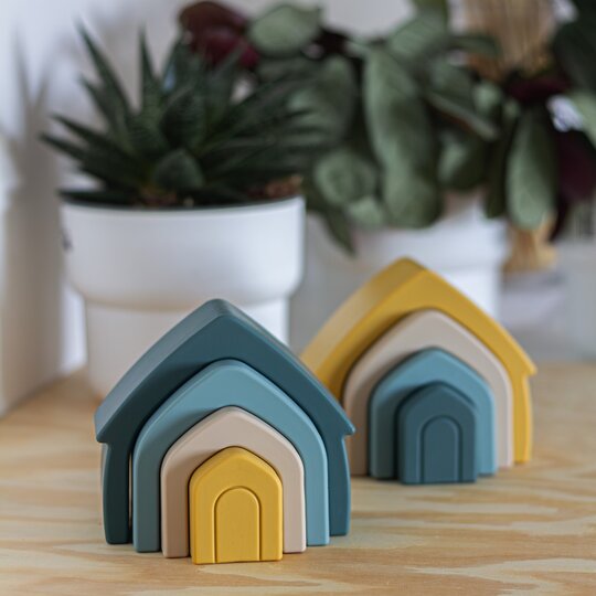 PETITE&MARS Hračka silikonová skládací  House Intense Ochre 12m+