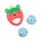 SKIP HOP Hrkálka Farmstand Berry Cute Band set 3 ks, 3m+ SKIP HOP Hrkálka Farmstand Berry Cute Band set 3 ks, 3m+