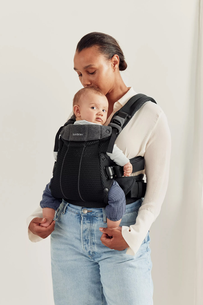 BABYBJÖRN Harmony Black 3D mesh hordozó, 15 kg-ig termék 2. képe