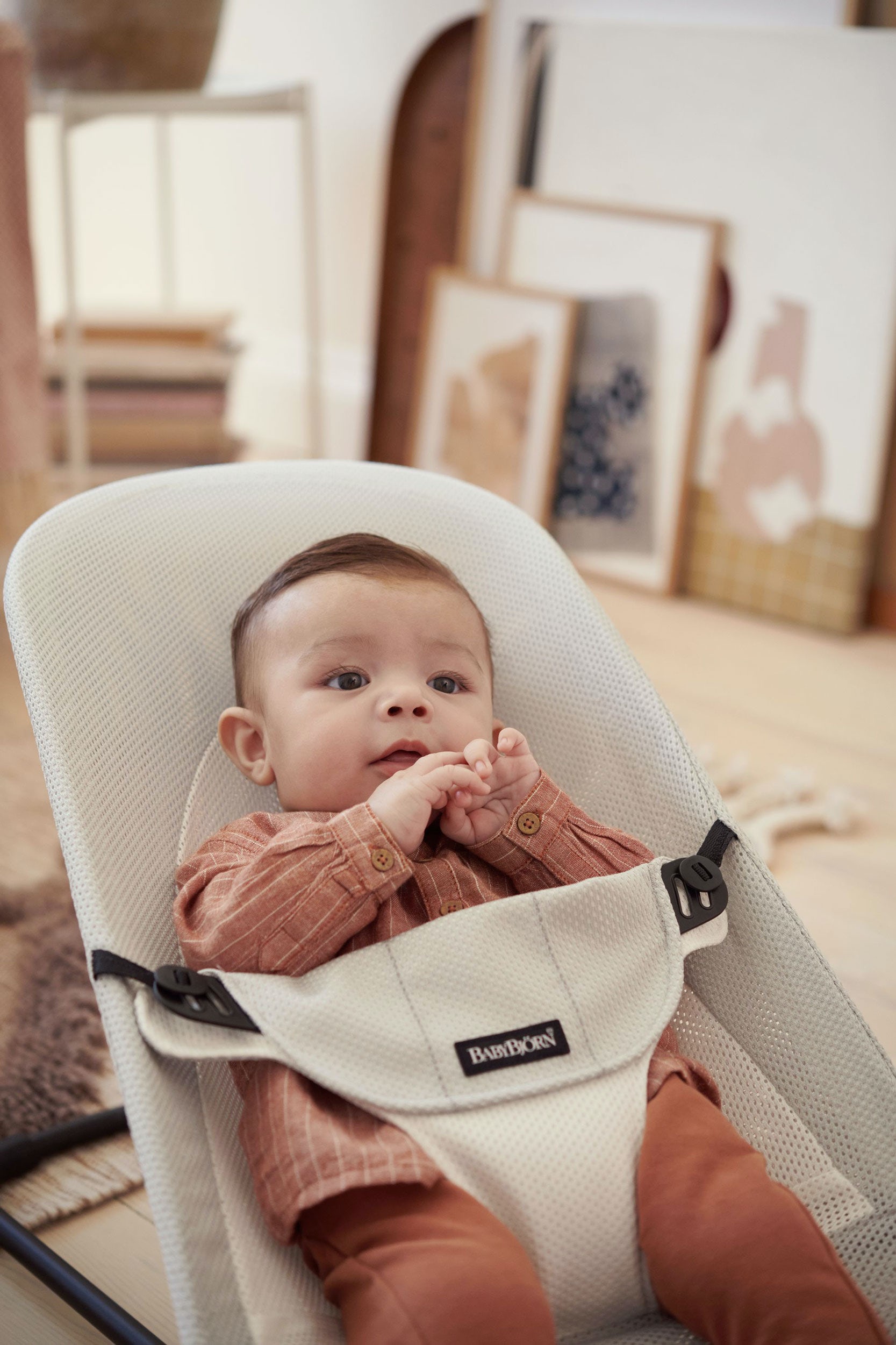 BABYBJÖRN Pihenőszék Balance Soft, Silver/White Mesh termék 2. képe