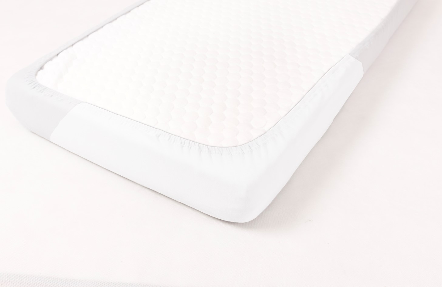 BABYMATEX Vízhatlan lepedő gumírozással Tencel 70x140 cm fehér termék 2. képe