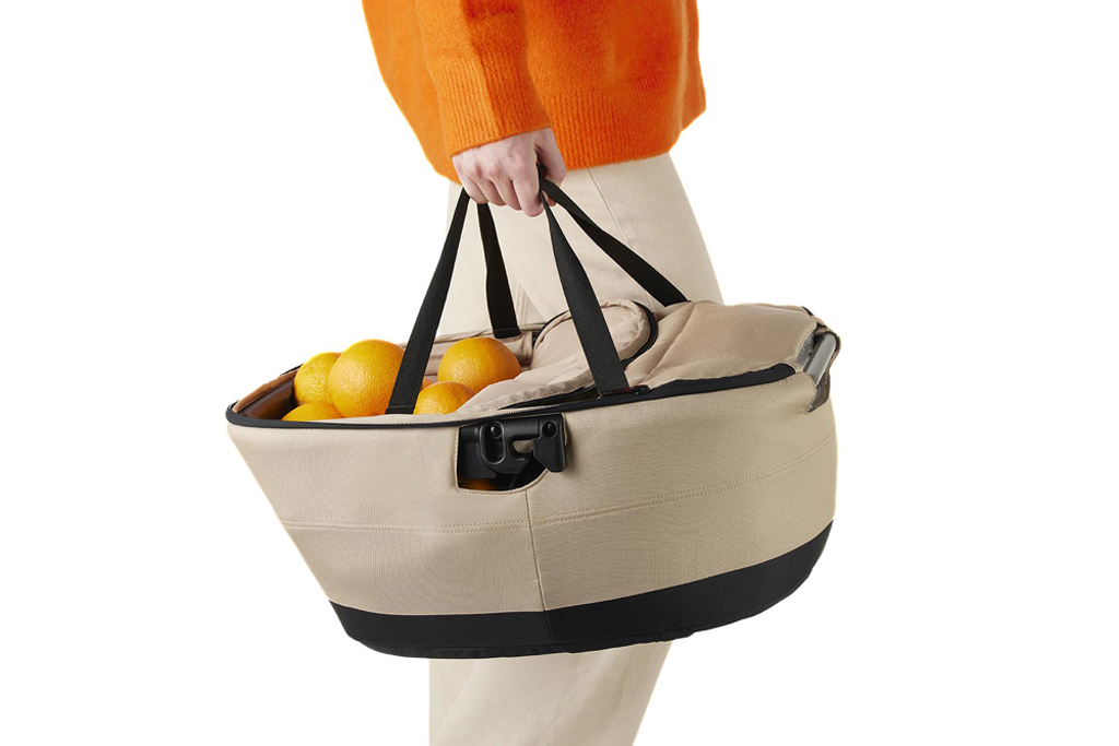 EASYWALKER Kočík kombinovaný Jimmey 2v1 Pepper Black LITE AIR.

Sme naozaj hrdí na to, že Vám môžeme predstaviť kočík, ktorý má
doslova všetko.
s Jimmeym.
ľahko ovládateľný a vhodný pre akékoľvek počasie.
kráčate v polovici leta alebo v zime v snehu, každá prechádzka
s Jimmeym je zábava.

 Kúpou
kočíka Easywalker získate celoživotnú záruku! !

 Záruku získate pri registrácii produktu na portáli Easywalker.
Registráciu je nutné uskutočniť do 6 mesiacov od jeho kúpy. 

Vlastnosti:


	čisté línie a elegantný vzhľad

	pohodlné, mäkké polstrované sedenie

	nosnosť športovej časti až do 22kg

	športovú časť možno nasadiť v smere aj proti
	smeru jazdy

	extra veľká strieška so sieťkou (UPF 50) a slnečnou clonou a vetraním
	pre všetky poveternostné podmienky

	striešku možno jednoducho nastaviť podľa aktuálních potrieb a
	poveternosnostných podmienok, žiadne zložité stláčanie gombíkov

	5bodový bezpečnosný pás s magnetickou sponou

	jednoduché skladanie a rozloženie kočíka

	možnosť zložiť konštrukciu spolu s nasadenou
	športovou časťou

	opierku chrbta možno jednoducho polohovať až do
	úplného ľahu

	opierka nôh je extra dlhá a tiež ju možné
	polohovať

	veľký, uzatvárateľný spodný košík s rukoväťami, ktorý sa môže
	ľahko pripnúť a odopúť od kočíka, čo vám umožní použiť spodný
	košík aj na nákup

	tkaniny sú vyrobné s recyklovaných PET fliaš

	gumové kolesá odolné voči prepichnutiu s odpružením a
	vlastnosťami, ktoré pripomínajú nafukovacie kolieska

	súčasťou sú tiež nafukovacie kolesá vhodné do
	akéhokoľvek terénu

	predné kolieska s možnoťou aretácie, majú tiež pre vylepšené
	použitie systém „memory lock“, čiže kolieska sa jednoducho uzamknú
	v akejkoľvek pozícii

	vďaka vysoko položenej športovej časti, je Jimmey ideálny aj pre
	každého vysokého rodiča

	veľkou výhodou je tiež teleskopická rukoväť bez obmedzení, je len na
	vás akú výšku práve potrebujete, Easywalker pre vás vyrobil „rukoväť
	na mieru“

	jedinečný systém doplnkov na madle

	možnosť tiež dokúpiť výškové adaptéry, adaptéry k autosedačke a
	takisto rôzne príslušenstvo


Easywalker je značka, ktorú ste si mnohí obľúbili a my sme vám
vďační za vašu priazeň.
budúcnosti našej planéty.
pre budúce generácie.
prispieť k jej prosperite a udržateľnosti.

Vďaka vysokokvalitným materiálom a modernému dizajnu našich produktov,
Vám naše produkty vydržia celý život.
k zavedeniu celoživotnej záruky.
berie udržateľnosť o krok ďalej: Poťah matraca je vyrobený z trvalo
udržateľných tkanín TencelTM.
použiť ako na športovej časti, tak aj na hlbokej vaničke kočíka.

Technické parametry:


	výška rukoväte: 99 – 113 cm

	hmotnosť konštrukcie: 8,8 kg

	hmotnosť sedačky: 4,15 kg

	rozmery rozločeného kočíka (so športovou časťou):
	96 × 61 × 113 cm

	rozmery rozloženého kočíka (s vaničkou): 96 × 61 × 118 cm

	rozmery po zložení: 78 × 61 × 32 cm

	rozmery po zložení so športovou časťou: 85 × 61 × 40 cm


Hlboká vanička Easywalker Jimmey zaistí vášmu dieťaťu
pohodlnú jazdu bez ohľadu na počasie.
rám kočíka Jimmey.
Súčasťou je tiež antirefluxný systém na vaničke, pričom je extra
jednoduché ho použiť.

Na povrchu matraca je Tencel TM.
prírodné, je extrahované zo surovín rostlinného pôvodu.
vlákien je osvedčený a je mimoriadne šetrný k životnému prostrediu
vďaka systému uzavretej slučky.

Tencel TM má tieto základné vlastnosti:


	Prírodný termoregulátor: chladný a suchý pocit
	termoregulácie, ktorý vytvára, poskytuje výslovne upokojujúci pocit
	na koži.

	Priateľský k pokožke: tencel TM vyniká hlavne pre
	svoju mäkkosť.

	Vysoko priedušný: prúdenie vzduchu dovnútra a von
	zabráni zadržiavaniu tepla.

	Vysoko kvalitný: jeho jedinečné fyzikálne vlastnosti
	vedú k jeho vysokej odolnosti.

	Nízky rast baktérií: vlhkosť sa okamžite prepravuje do
	vnútra vlákna a tým zabraňuje rastu baktérií.


XL slnečnú striešku, ktorú je nutné dokúpiť zvlášť, možno
používať v niekoľkých polohách a vnútro je vybavené mäkkým
polstrovaním, ktoré sa ľahko čistí.

Hlboká vanička je vhodná pre deti do 9kg

Rozmery:


	Rozmery vonkajšie: 83 × 46 cm

	Rozmery vnútorné: 80 × 34 cm

	Rozmery matraca: 79 × 34 × 3 cm


Kočík je s pomocou adaptérov kompatibilný s autosedačkami
rôznych značiek.
adaptérmi nájdete tu

Príslušenstvo na dokúpenie:


	set výškových adaptérov ku kočíku
	Harvey/Jimmey

	set adaptérov na autosedačku ku kočíku
	Harvey/Jimmey

	moskytiéra na vaničku
	Jimmey/Harvey5/Roc­key

	moskytiéra na športovú časť
	Jimmey/Harvey5

	pláštenka na športovú časť
	Jimmey

	t