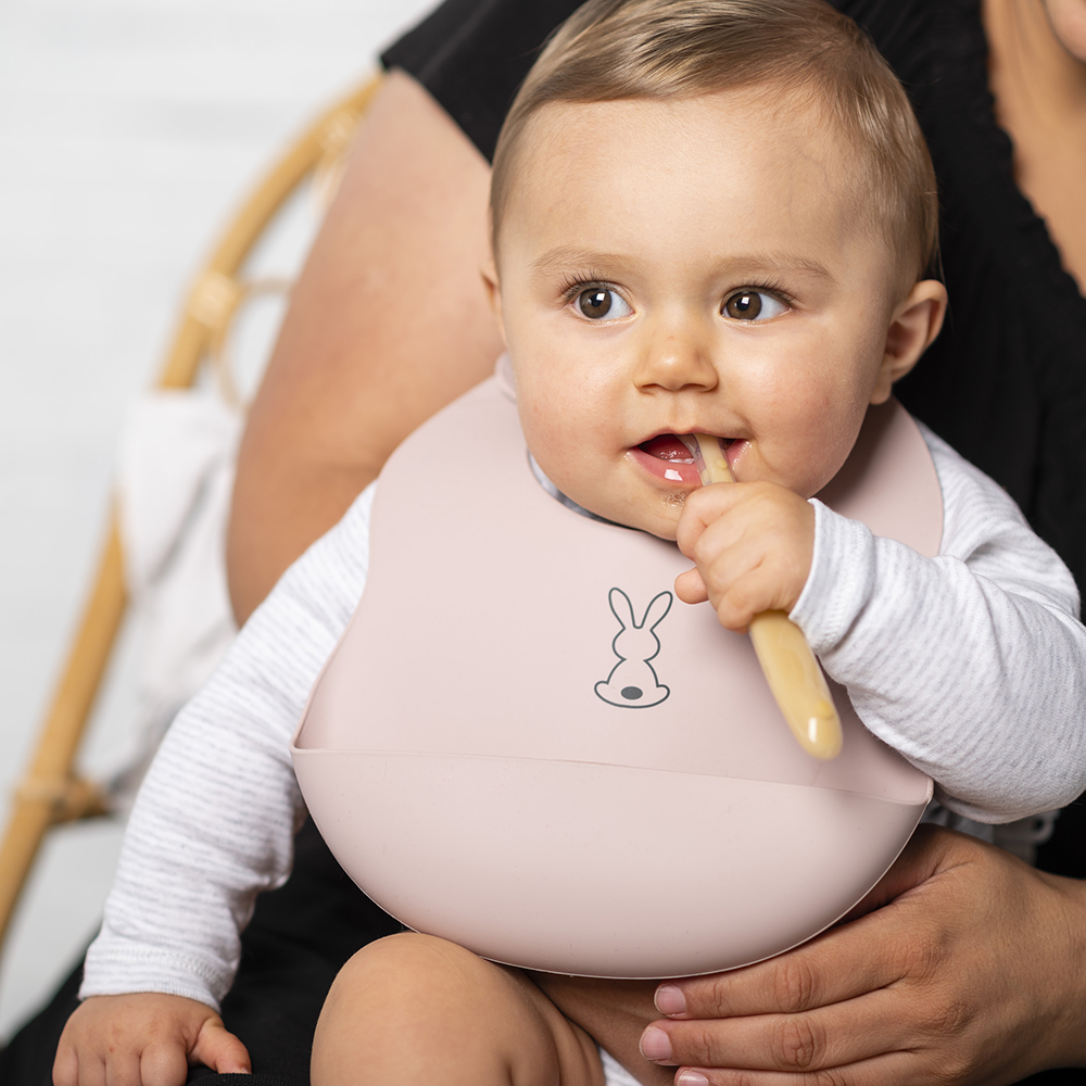 NATTOU Szilikon előke rögzítéssel rózsaszín BPA mentes termék 2. képe