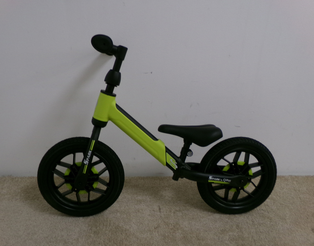 QPLAY Odrážedlo Spark Green, věk 3-6 let, do  30 kg