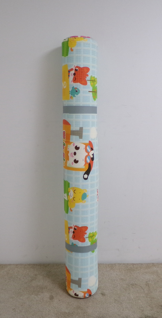 PETITE&MARS Podložka na hraní Joy Max 180x150x1,5 cm Train