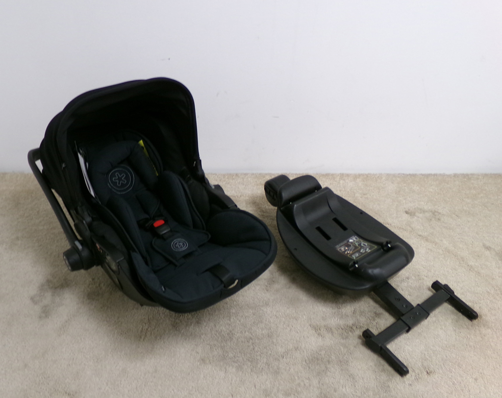 KIDDY Autosedačka Evoluna i-size 2 + Isofix základna 40-83 cm Mystik Black 123