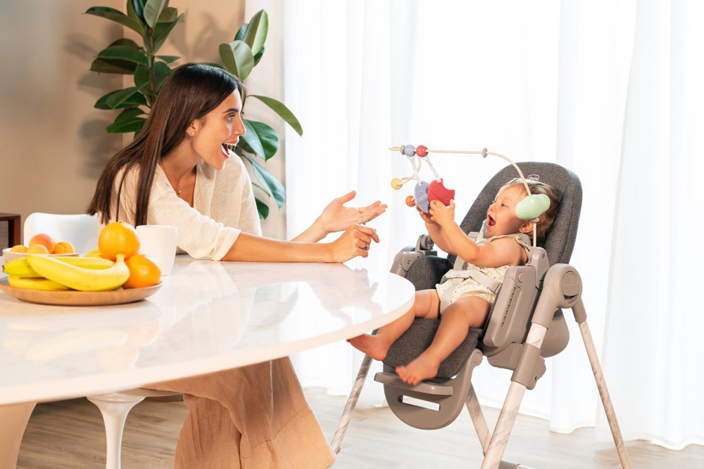 CHICCO Rainbow játszóív Polly Armonia etetőszékhez termék 2. képe