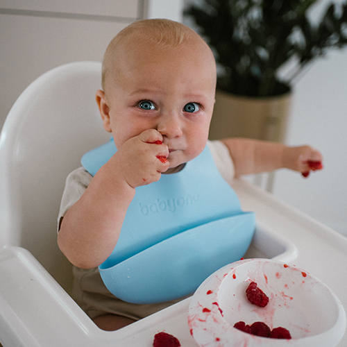BABYONO Puha műanyag előke zsebbel BPA-mentes kék 6 hónapos kortól termék 2. képe