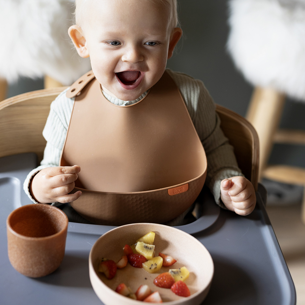 LOVI Szilikon előke zsebbel Granola termék 2. képe