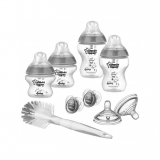 TOMMEE TIPPEE Sada kojeneckých lahviček C2N s kartáčem – šedá TOMMEE TIPPEE Sada kojeneckých lahviček C2N s kartáčem – šedá