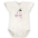 PINOKIO Body na zapínání krátký rukáv Ecru Sweet cherry vel. 56 PINOKIO Body na zapínání krátký rukáv Ecru Sweet cherry vel. 56
